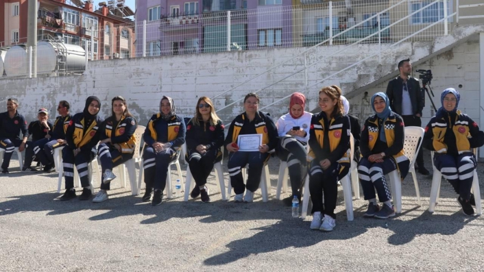 Burdur'da kadın sağlık çalışanlarına ileri sürüş eğitimi verildi - Son Dakika Haberleri